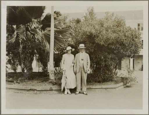 Two presumably American tourists in Willemstad, Curaçao