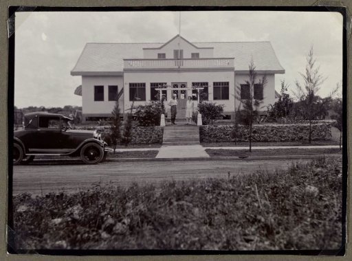 Mr. and Mrs. Jetten in front of the house at Moengo
