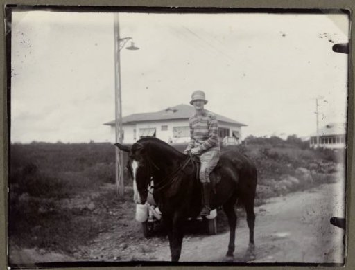 Edith Jetten on horseback