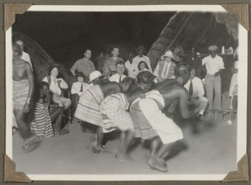 Dancing Marron women
