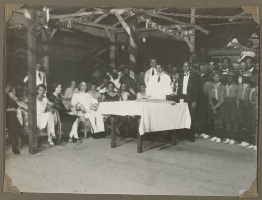 Festive gathering with Dutch and Surinamese people