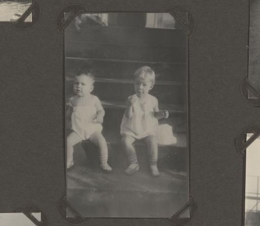 Family photo of the Jetten children
