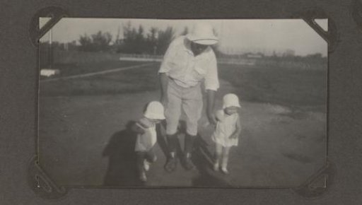 Family photo of the Jetten children