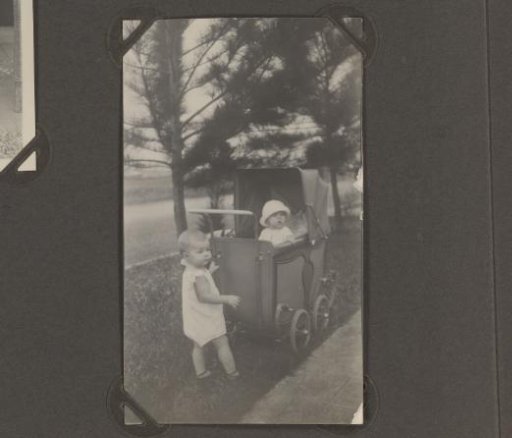 Family photograph of the Jetten children