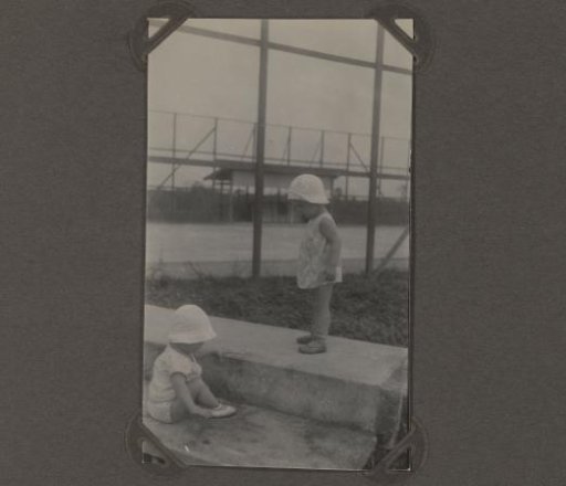 Family photograph of the Jetten children