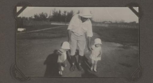 Family photograph of the Jetten children