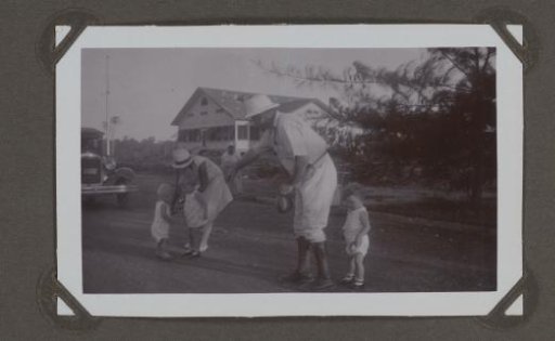 Family photograph of the Jetten children