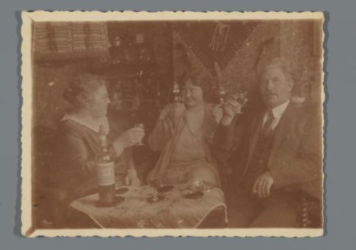 Edith Jetten toasting with an older man and woman