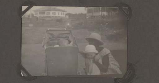 Family photograph of the Jetten children