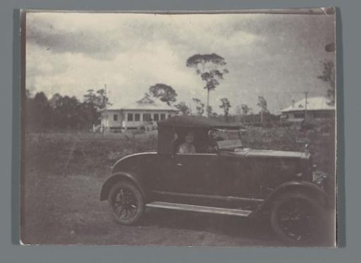 Edith Jetten in a car
