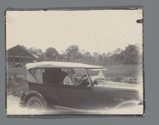 Edith Jetten in a car