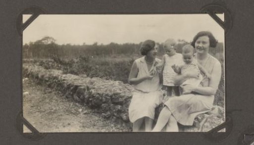 Family photograph of the Jetten children