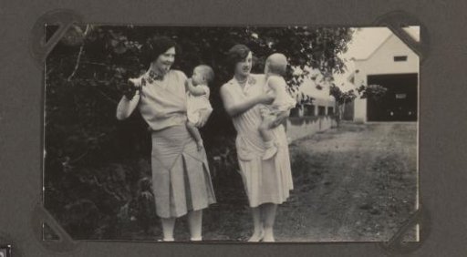 Family photograph of the Jetten children