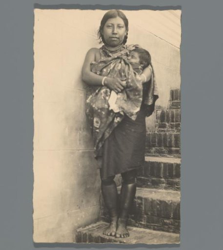 Surinamese woman with child