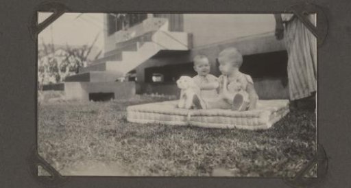 Family photograph of the Jetten family