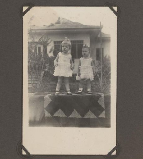 Family photograph of the Jetten family