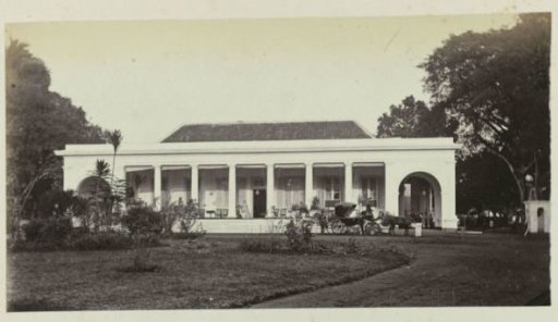Dwelling with Carriage