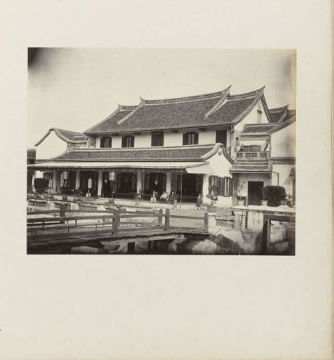 Front of Chinese house in Semarang