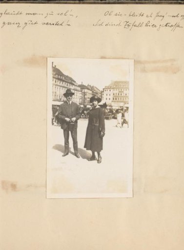 Else Wachenheimer-Moos and her husband Eugen Wachenheimer on the street during their engagement period, 1920-1922, Dresden