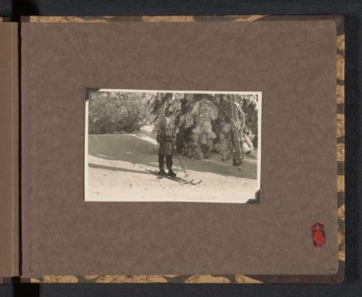 Unknown persons, possibly during a tour of Bulgaria by Eugen Wachenheimer and Else Wachenheimer-Moos, 1926–1927