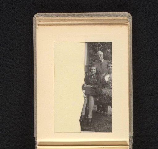 Isabel Wachenheimer on a bench in the garden with her parents Else Wachenheimer-Moos and Eugen Wachenheimer, 1941, Doorn