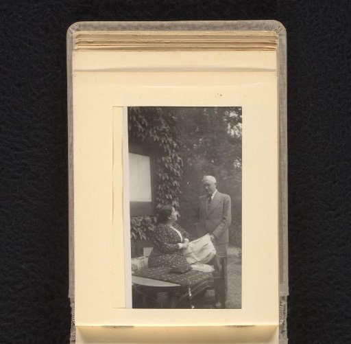 Else Wachenheimer-Moos in the garden with her husband Eugen Wachenheimer, 1941 Doorn