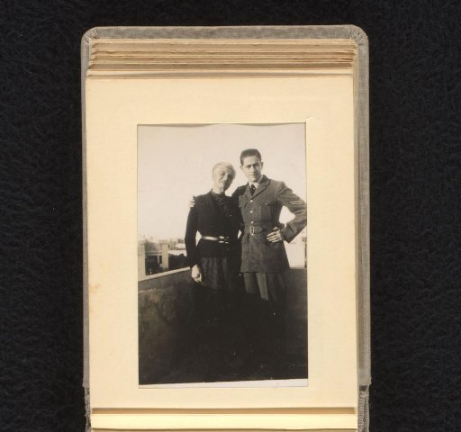 Klaus Zürndorfer in the uniform of the British Royal Air Force with his mother Liesel Zürndorfer-Wachenheimer, 25 January 1943, Palestine