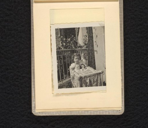 Isabel Wachenheimer on the balcony with dolls, 1934, Stuttgart