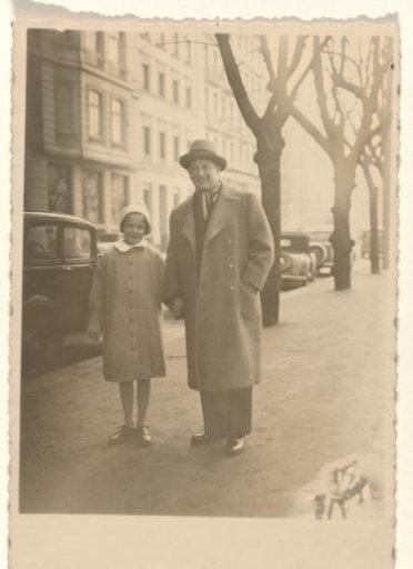 Isabel Wachenheimer with her uncle Willy Moos in Hamburg, February 1937