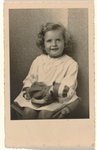 Isabel Wachenheimer on the Front of a Birthday Card for Hermann Zürndorfer, 26 August 1930, Munich