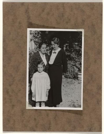 Isabel Wachenheimer, Else Wachenheimer-Moos and Aunt Trüde in the Garden, October 1934