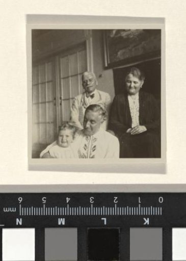 Meir Wachenheimer, Mathilde Wachenheimer-Wertheimer, Eugen Wachenheimer, Isabel Wachenheimer in a room, 1928-1937