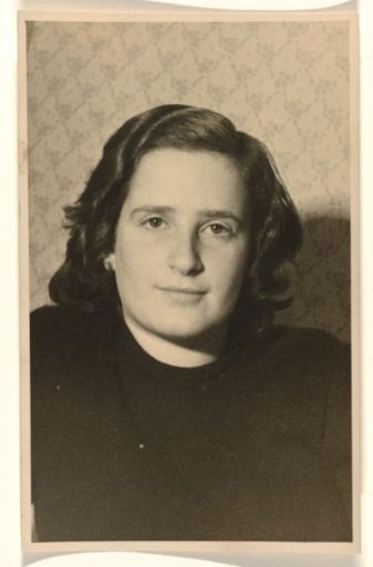 Portrait of Isabel Wachenheimer, intended as the first signs of life to Leo Blumensohn, 25 September 1945 in Davos