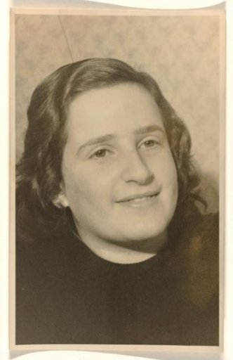 Portrait of Isabel Wachenheimer, intended as the first signs of life to an unknown sender, 25 September 1945 in Davos