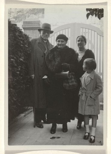 Meir Wachenheimer, Mathilde Wachenheimer Moos, Else Wachenheimer and Isabel Wachenheimer at the golden wedding anniversary of Meir and Mathilde, 22 October 1934