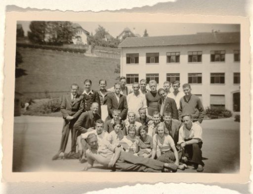 Group portrait of Dutch patients from the Red Cross hospital in Herisau, Switzerland, who stayed at this hospital together with Isabel Wachenheimer