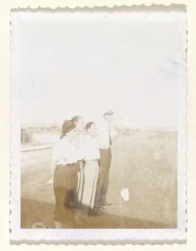 Photograph of Isabel Wachenheimer and three unknown KLM staff members in a row, overexposed