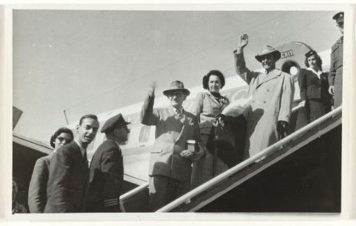 Isabel Wachenheimer in KLM uniform standing on the boarding stairs of the KLM aircraft The Flying Dutchman, with Israeli Minister of Transport David-Zvi Pinkas