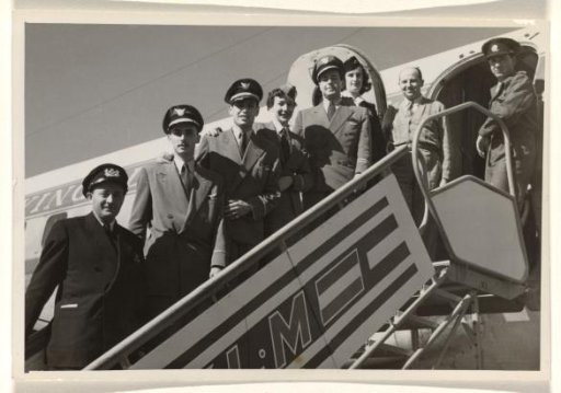Isabel Wachenheimer in KLM uniform with KLM colleagues, standing on the boarding stairs of the KLM aircraft The Flying Dutchman