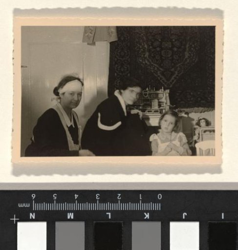 Isabel Wachenheimer and two members of the household staff of the Wachenheimer family during Christmas 1932, in Stuttgart