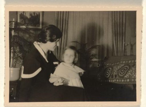 Isabel Wachenheimer during Christmas 1932 in Stuttgart