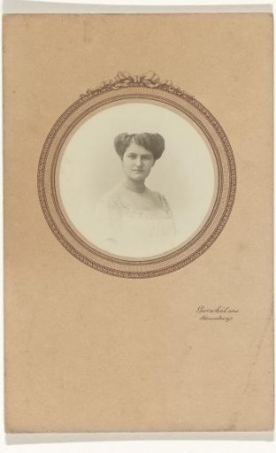 Passepartout of Mathilde Wachenheimer-Wertheimer as a young woman