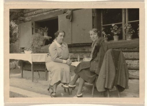 Else Wachenheimer-Moos with a woman in a dress with a fur collar on a terrace