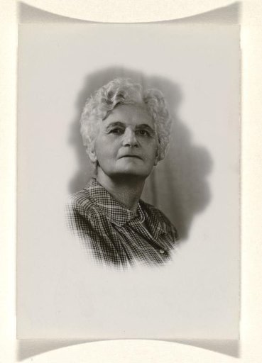 Portrait of Liesel Zürndorfer-Wachenheimer in later years