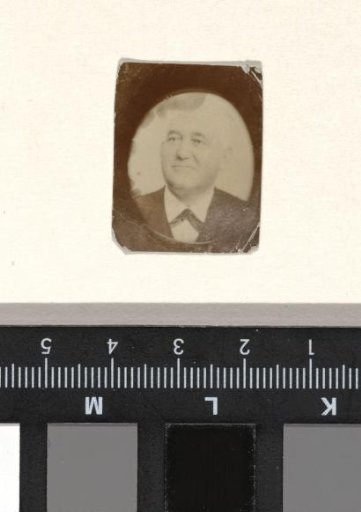 Small portrait of an unknown man