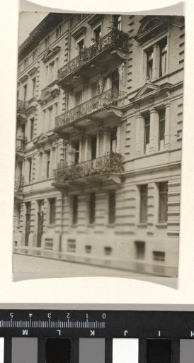 Front view of the apartment building where Mathilde Wachenheimer-Wertheimer and Meir Wachenheimer lived