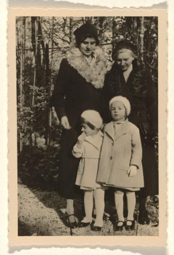 Isabel Wachenheimer, two unknown women and an unknown girl during a winter sports holiday in January 1933