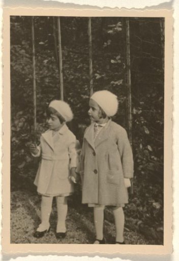 Isabel Wachenheimer and an unknown girl in Württemberg in January 1933