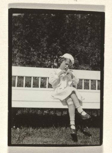 Isabel Wachenheimer learning to tie shoelaces on a bench in Baden-Baden, April 1933