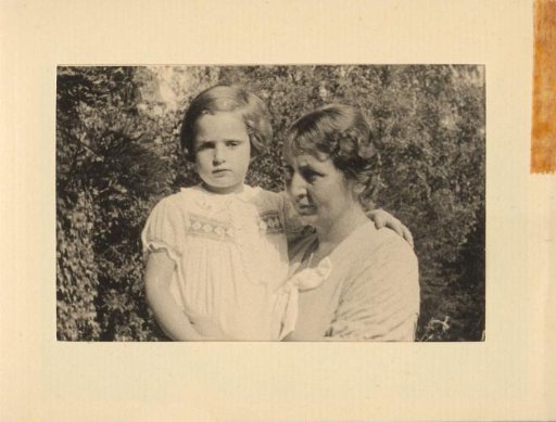 Isabel Wachenheimer with Aunt Trude or Aunt Hede, July–August 1933, Hamburg